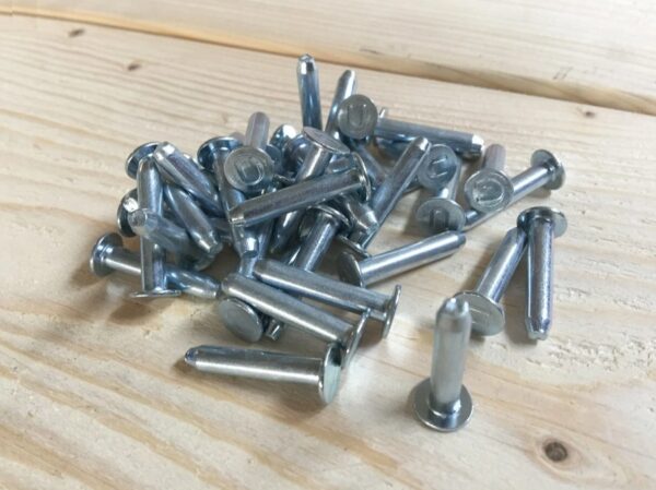 pallet hinge rivets